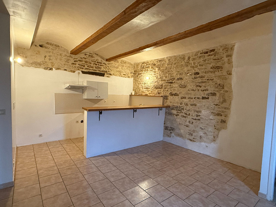 Location Appartement Barjac  420 €