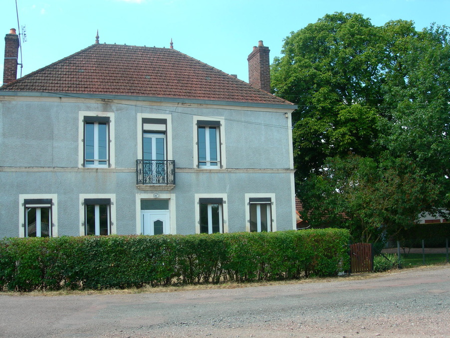 Location Maison Epinac  830 €