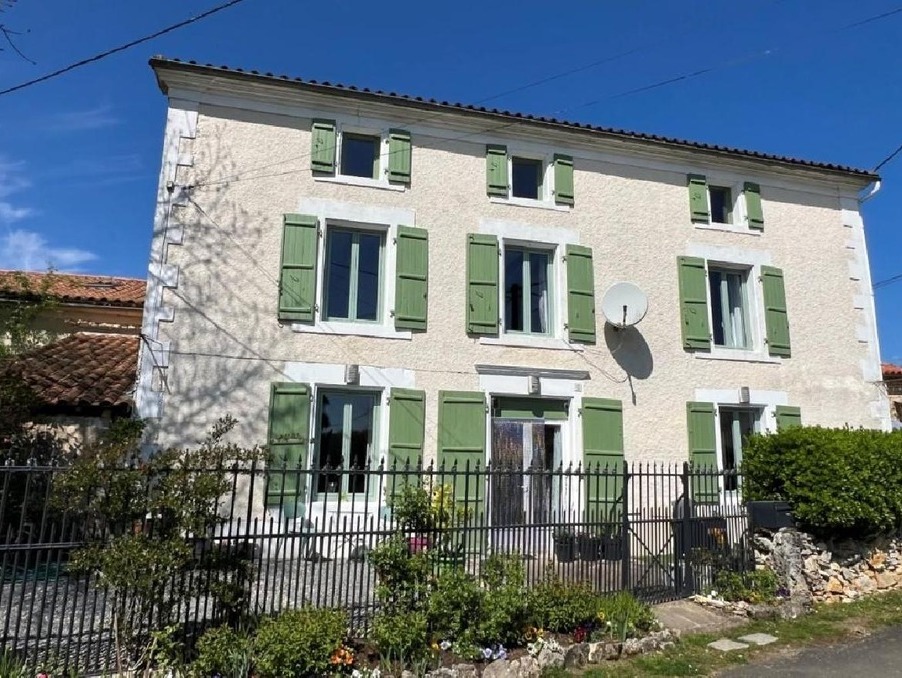 Vente Maison CELLEFROUIN  186 150 €