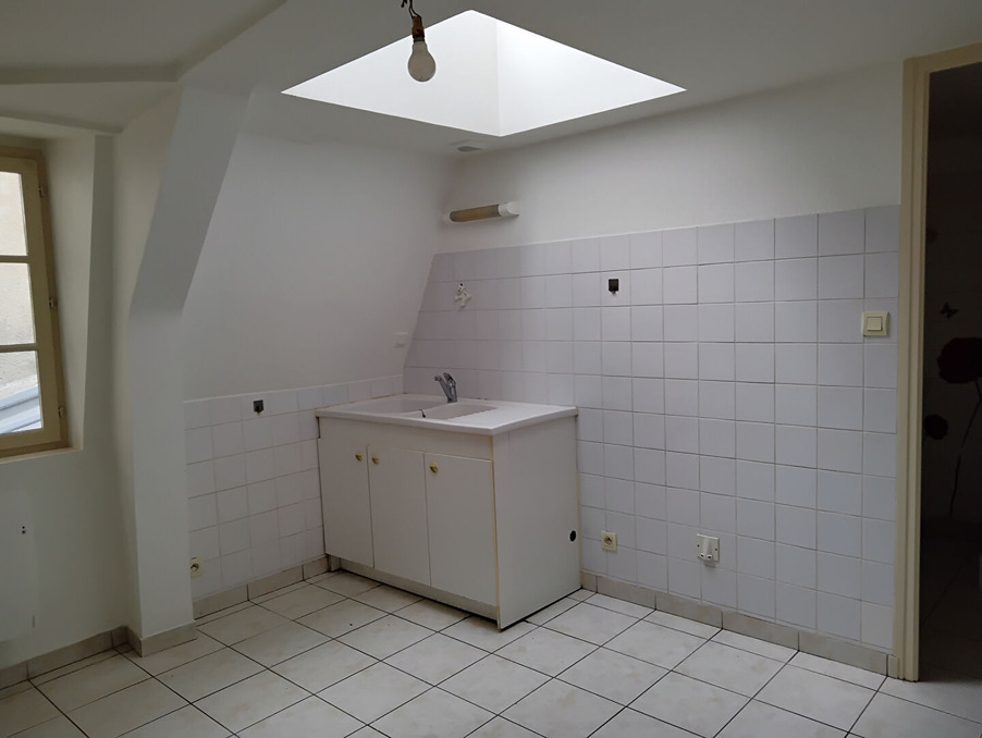 Location Appartement Autun  325 €