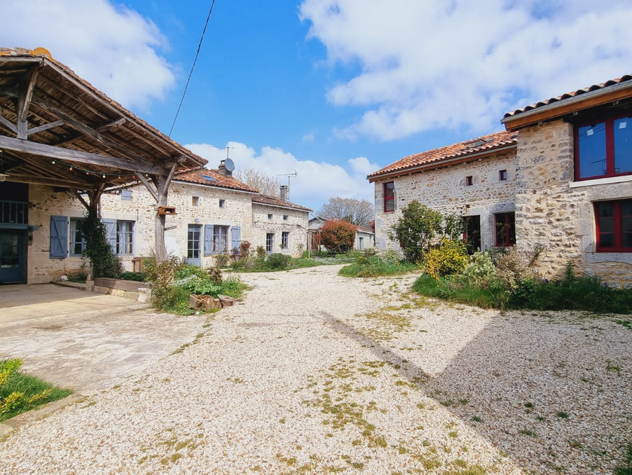 Vente Maison Nanteuil-en-Vallée  291 500 €