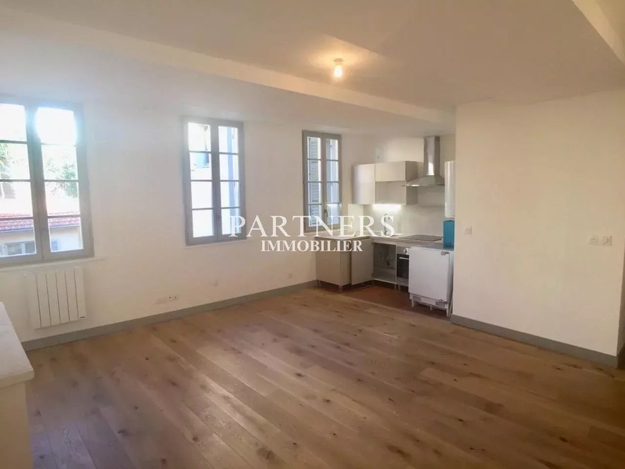 Location Appartement Aix-en-Provence  812 €