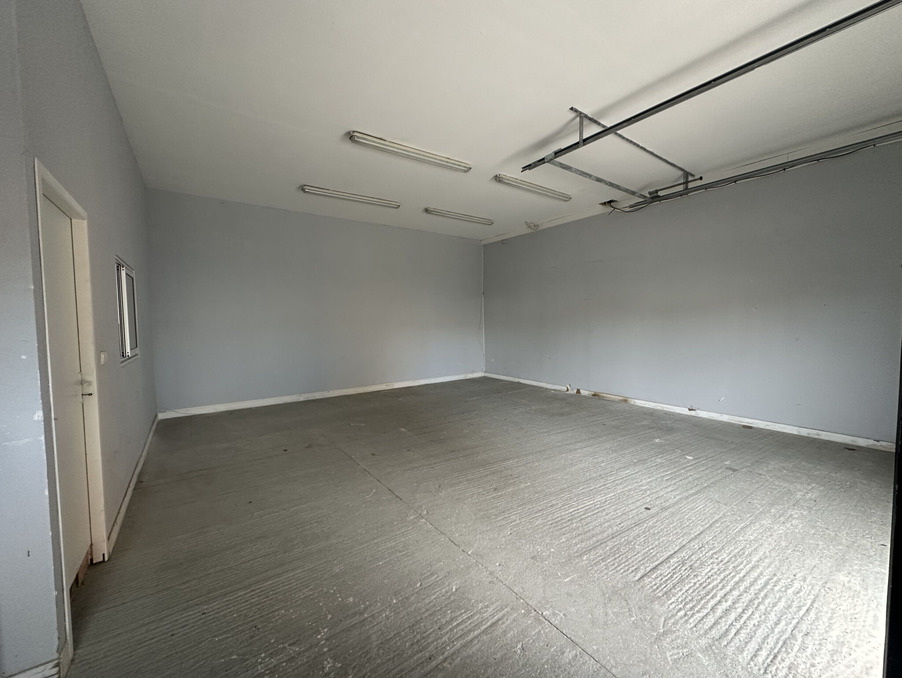 Location Local Colomiers  916 €