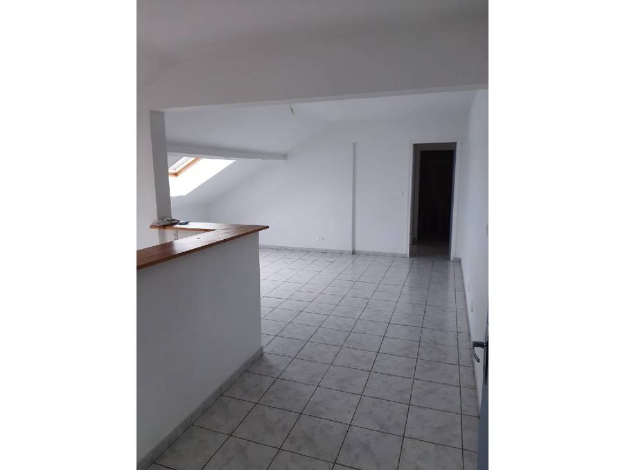 Location Appartement VILLEJUST  693 €