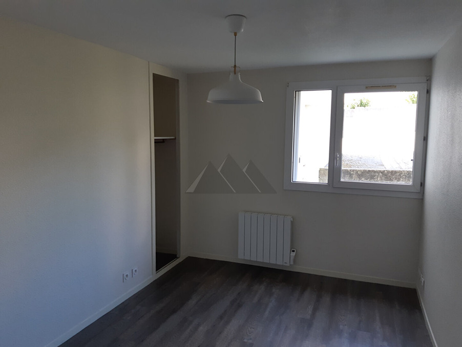 Location Appartement Brest  390 €