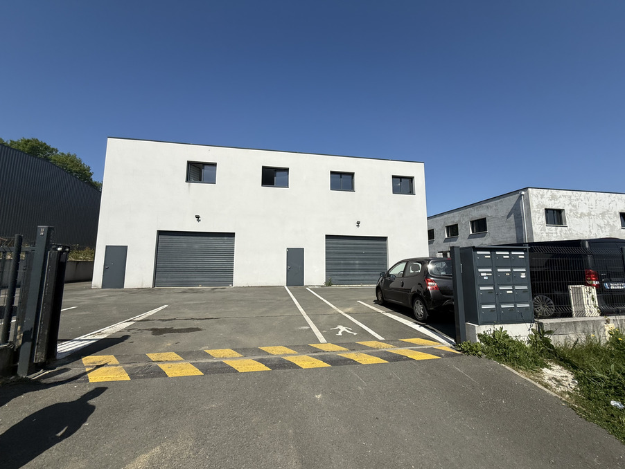 Vente Local Pompignac  740 000 €