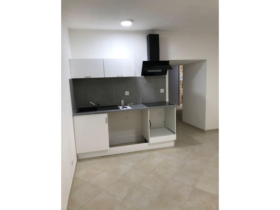 Location Appartement LEZAN  380 €