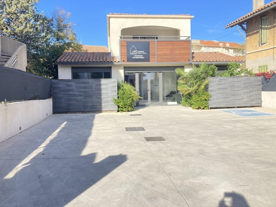 Location Local MARSEILLE  590 €