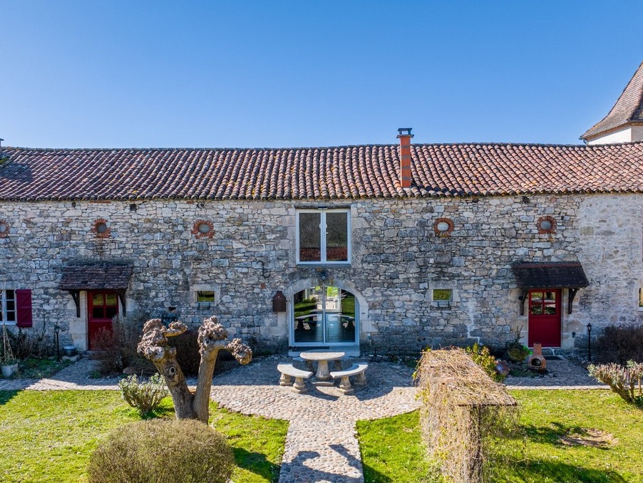 Vente Maison LARNAGOL  696 900 €