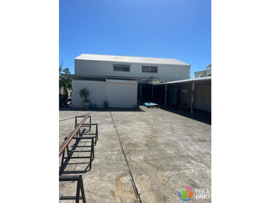 Location Professionnel Sainte-Marie 8 417 €