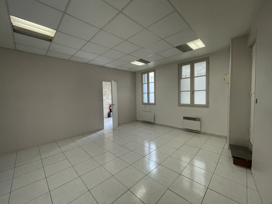 Location Local Saintes  336 €