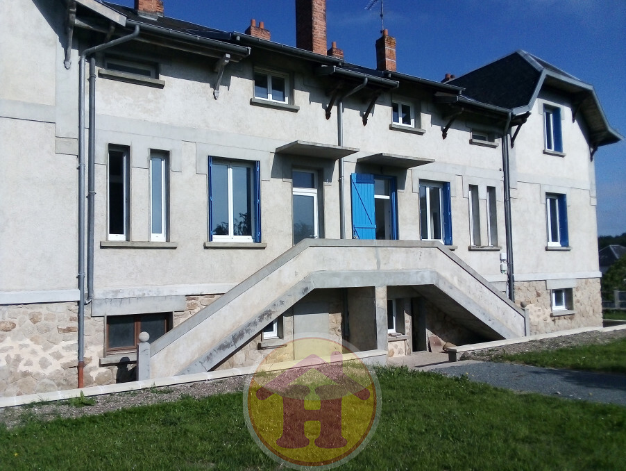 Location Appartement Saint-Cyr  610 €