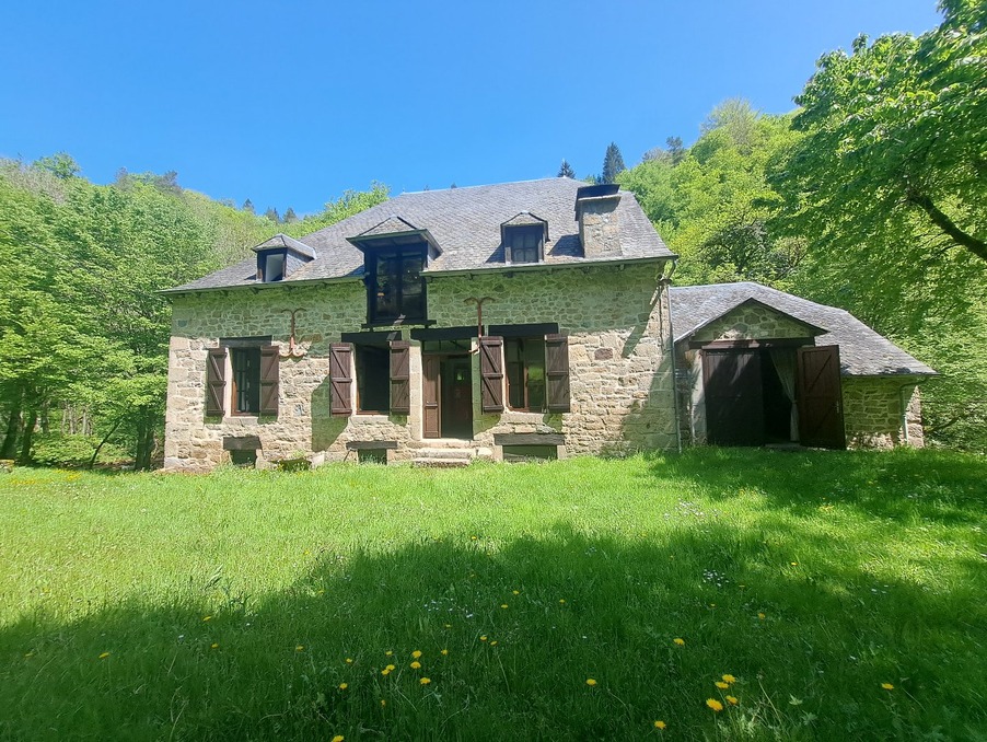 Vente Maison LA ROCHE CANILLAC  475 000 €