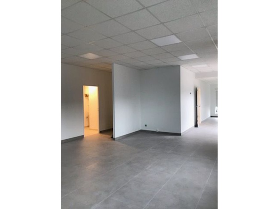 Location Local BARBEREY SAINT SULPICE  960 €
