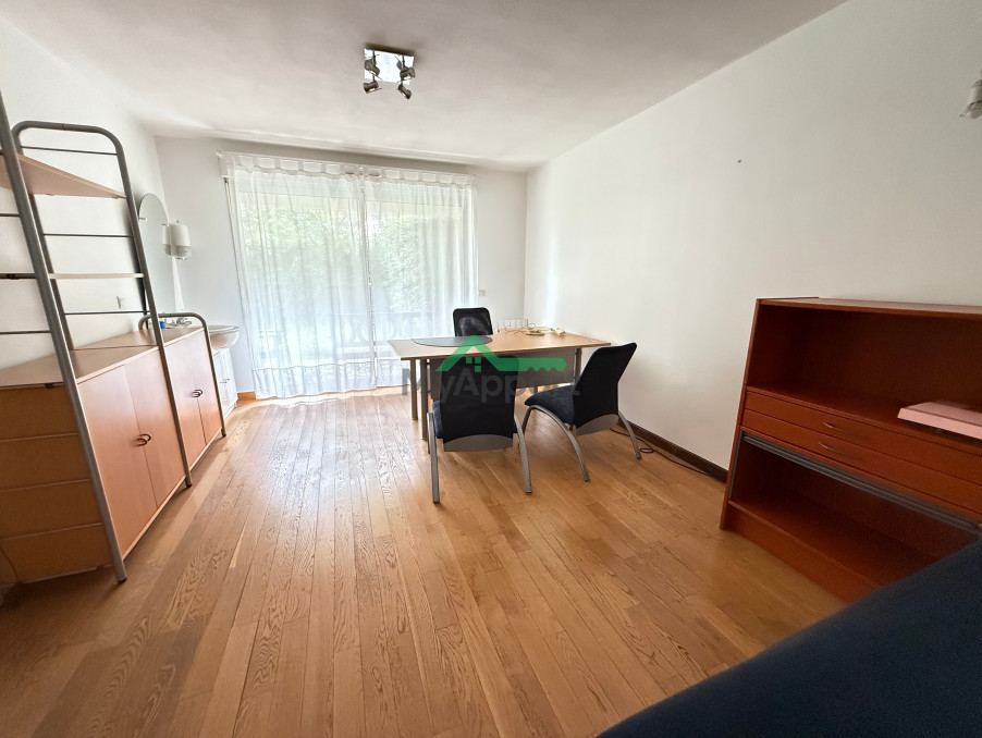 Location Appartement BORDEAUX  650 €