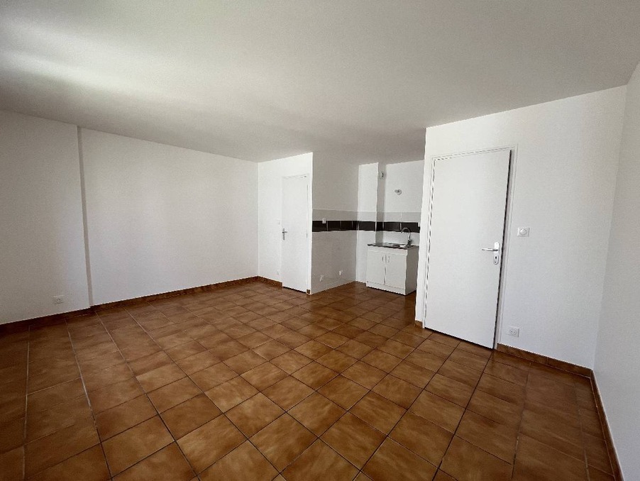 Location Appartement CORBEIL ESSONNES  493 €
