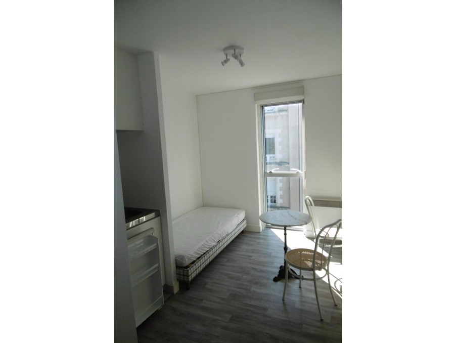 Location Appartement POITIERS  285 €