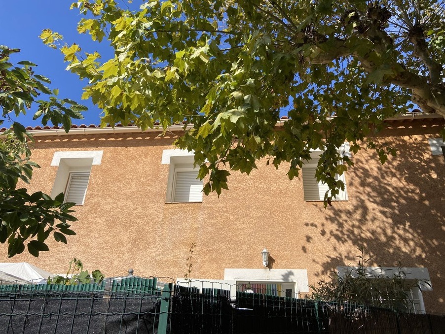 Location Appartement MARSEILLE  890 €