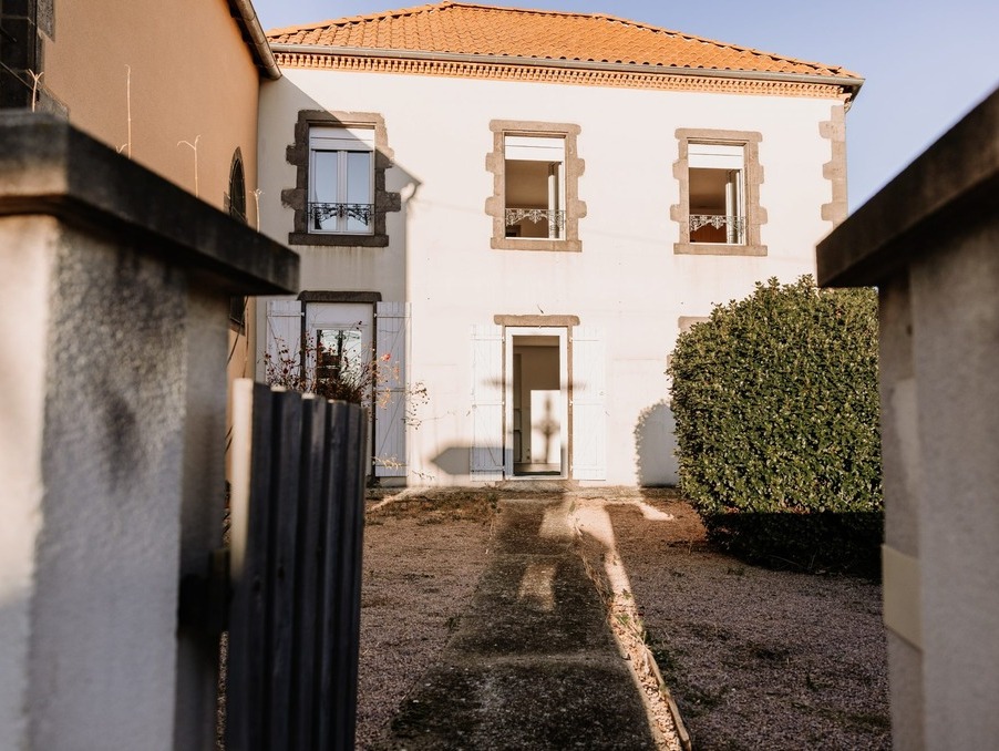 Vente Immeuble Veyre Monton  285 000 €