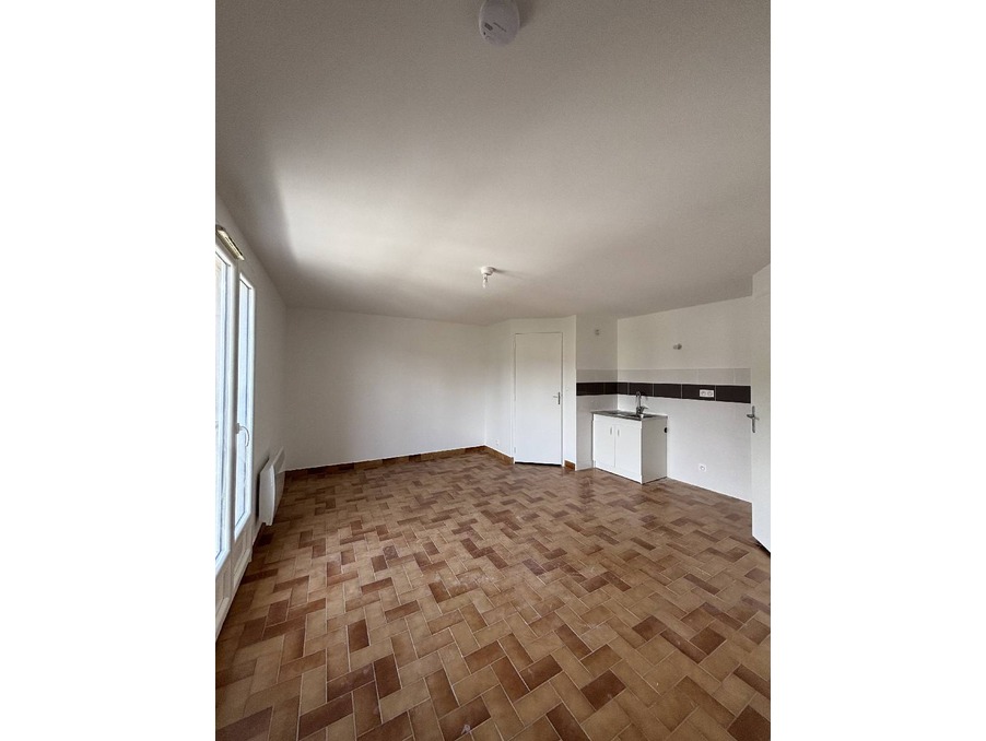 Location Appartement LA VILLE DU BOIS  450 €