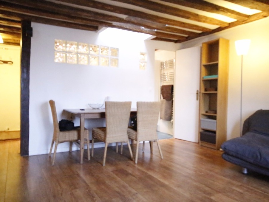 Location Appartement Paris  936 €