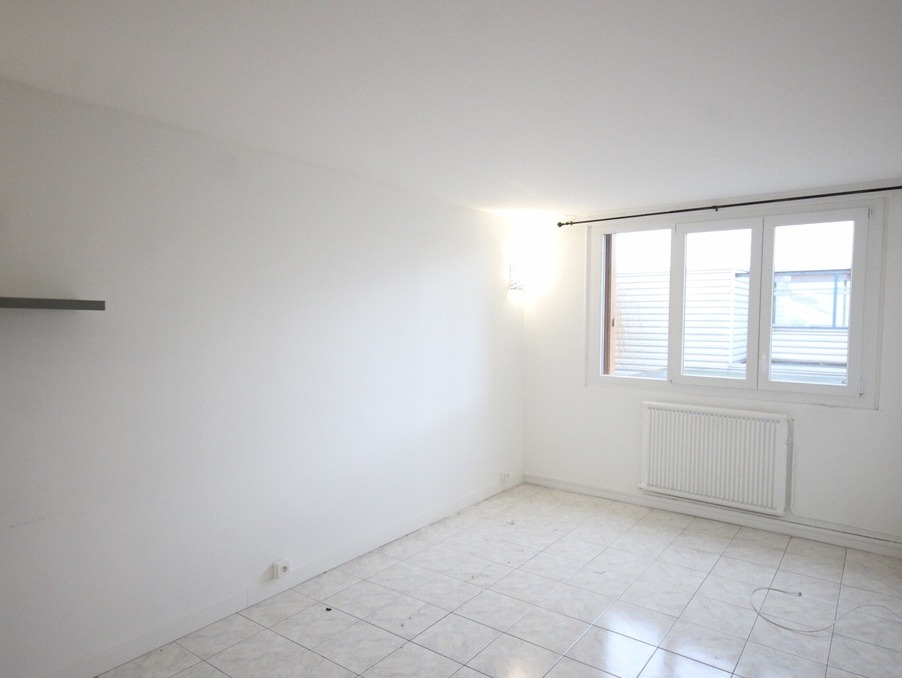 Location Appartement Colombes  833 €