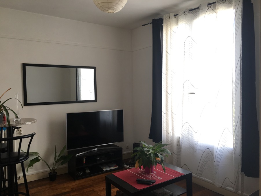 Location Appartement Courbevoie  867 €