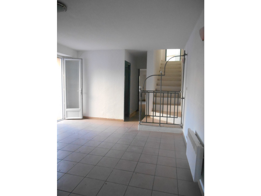 Location Appartement CAUMONT SUR DURANCE  548 €