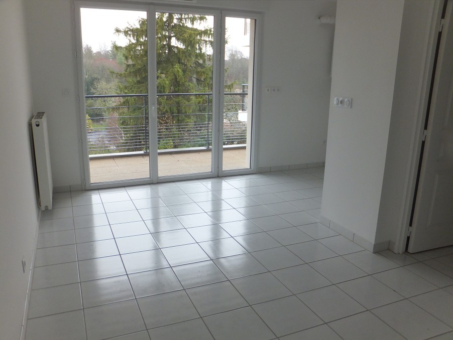 Location Appartement TOURS  590 €