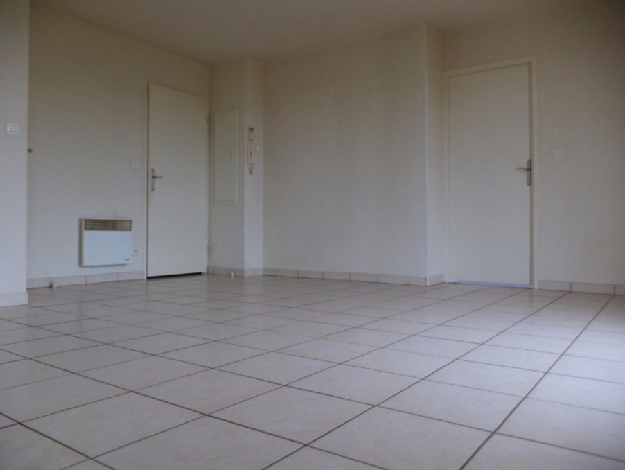 Location Appartement NOGENT  418 €